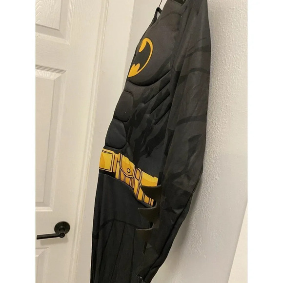 KIDS BATMAN HALLOWEEN COSTUME DRESS UP - SIZE MEDIUM - NO CAPE - GOOD CONDITION - Picture 4 of 7